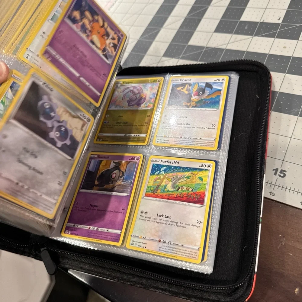 Pokémon Binder-Nearly Full - Picture 8 of 17